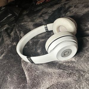 Beats Solo3 Wireless On-Ear Headphones